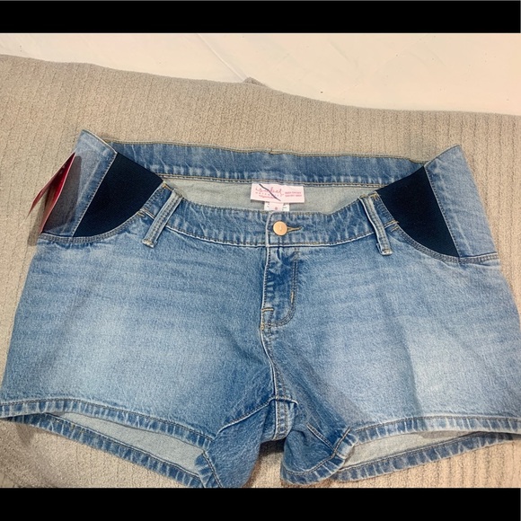 Isabel Maternity Denim Shorts - Picture 1 of 4